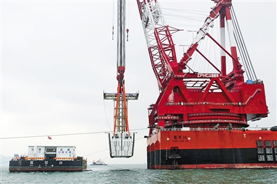 大国重器 用自主研发装备托起世纪工程港珠澳大桥