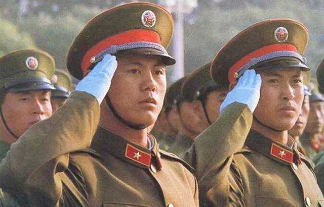 关于87式军服缺点的研究分析，87式军服缺陷深度解析