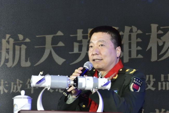 邓清明的军衔，荣耀与责任，邓清明，军衔荣耀与责任的重担