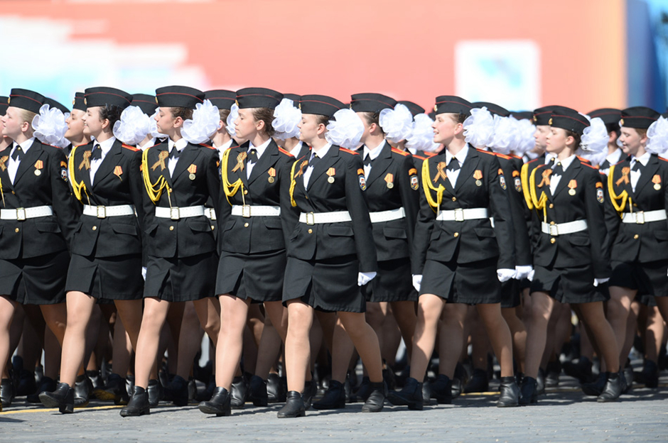 俄罗斯大阅兵女兵方队视频，荣耀与力量的展现，俄罗斯大阅兵女兵方队，荣耀与力量的璀璨瞬间