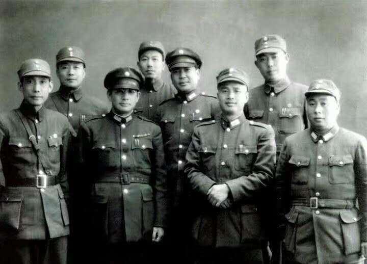 国民党军军服，历史演变与特色分析，国民党军军服的历史演变与特色分析