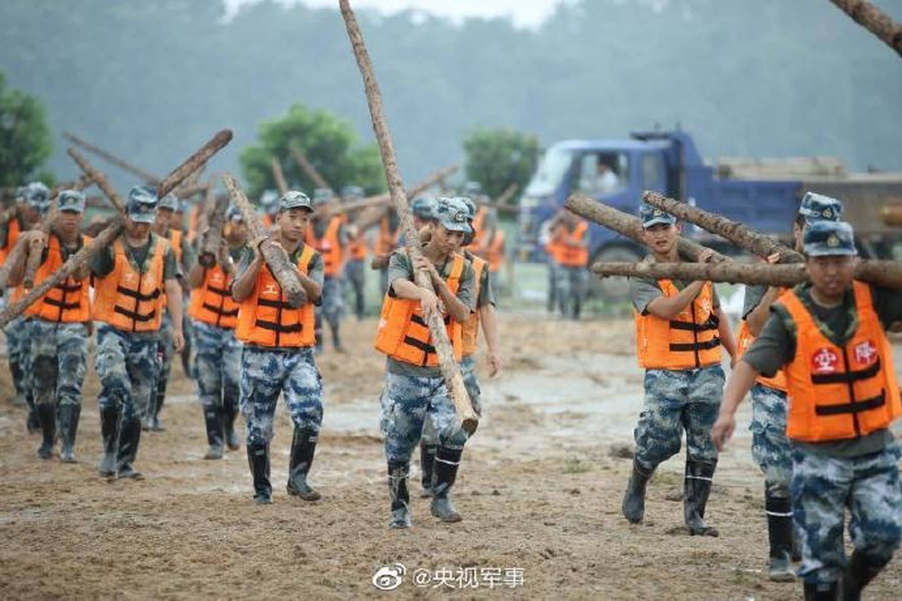 英勇无畏的空降先锋战士
