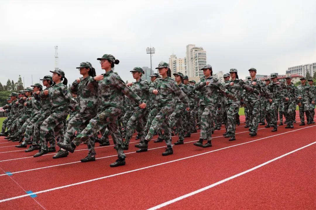 美国总统检阅三军仪仗队视频，历史时刻的回顾与解析，美国总统检阅三军仪仗队瞬间，历史回顾与深度解析