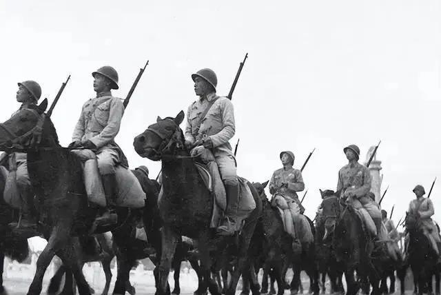 阅兵式方队视频，回顾历史瞬间，领略时代风采，阅兵式方队回顾，历史瞬间与时代风采的展现