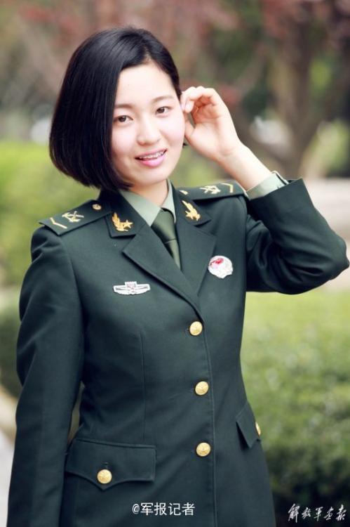 美丽的中国女兵图片，展现坚毅与柔美的独特魅力，中国女兵图片，坚毅柔美并存的独特魅力风采展示