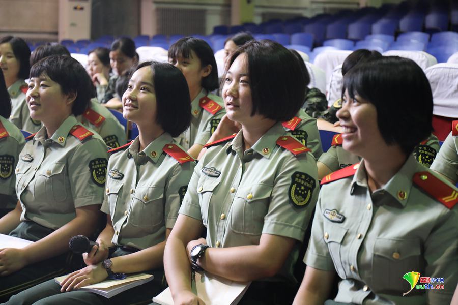 中国女兵武警图片大全，荣耀与力量的展现，中国女兵武警荣耀瞬间，力量与风采的展现