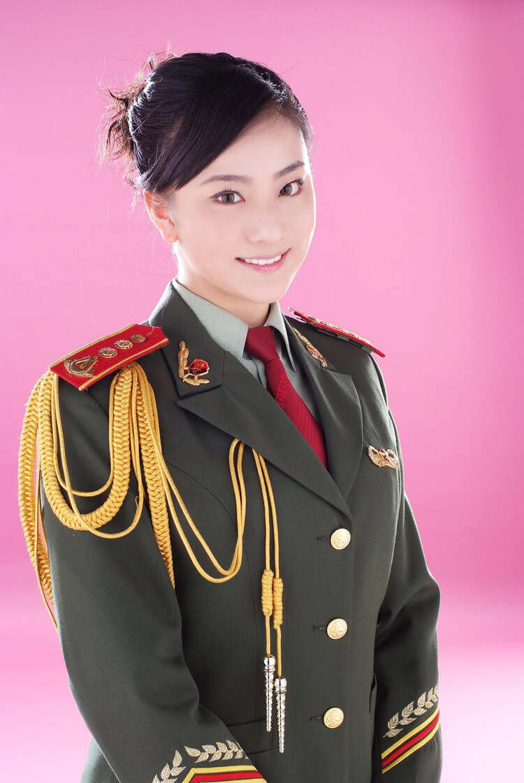 中国女兵英姿图片，展现力量与荣耀的瞬间，中国女兵瞬间展现力量与荣耀的英姿风采