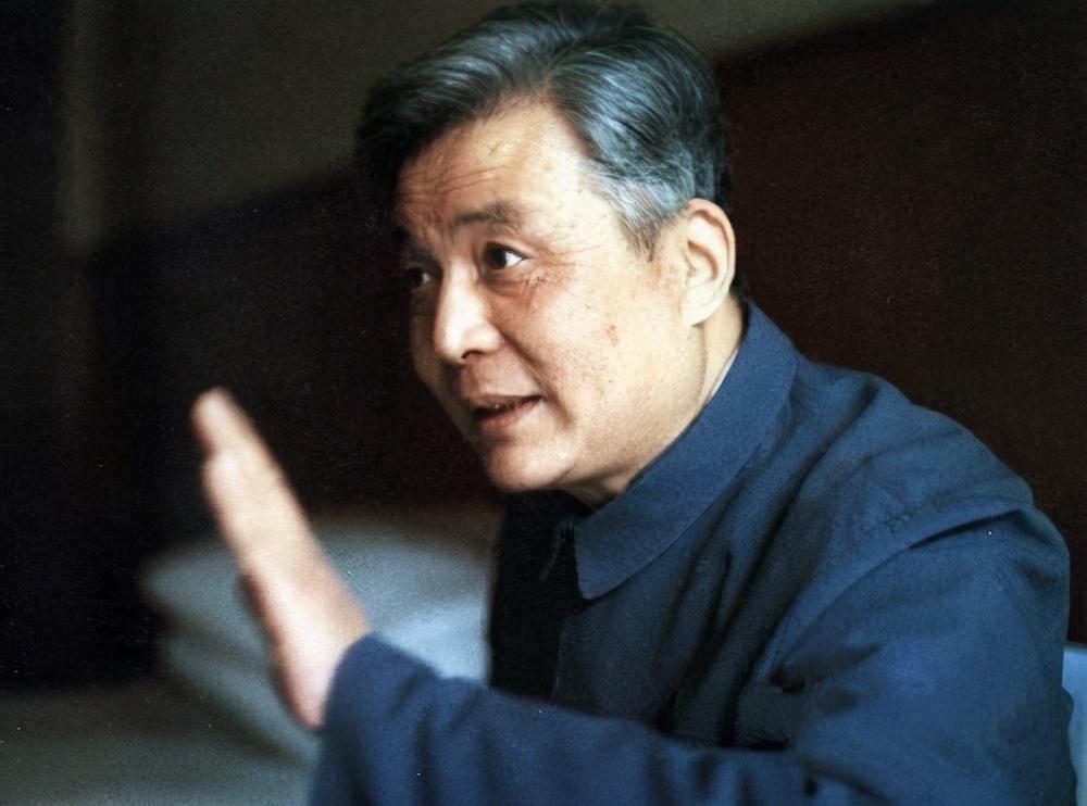 邓稼先为何会受核辐射，一位科学家的献身与探索，邓稼先的献身与探索，核辐射背后的科学奉献之路