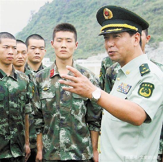独臂英雄丁小兵的故事，逆境中的坚韧与勇气，独臂英雄丁小兵，逆境中的坚韧与勇气传奇
