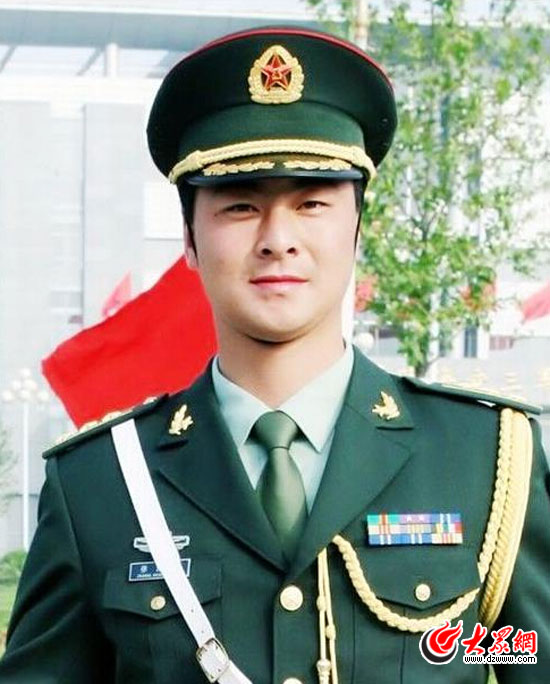 现在三军仪仗队擎旗手——荣耀与责任并存，三军仪仗队擎旗手，荣耀与责任的并重