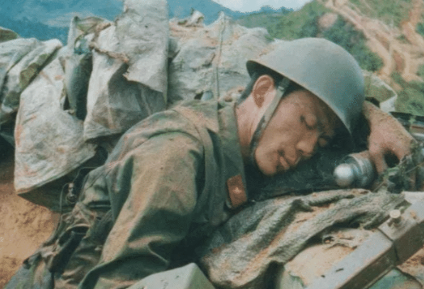 重生越战当连长，铁血军魂的荣耀征途，重生越战，铁血连长荣耀征途的军魂之旅