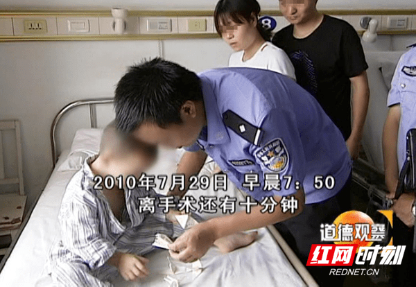 CCTV道德观察，2008年的深度洞察与反思，CCTV道德观察，2008年深度洞察社会道德现象与反思