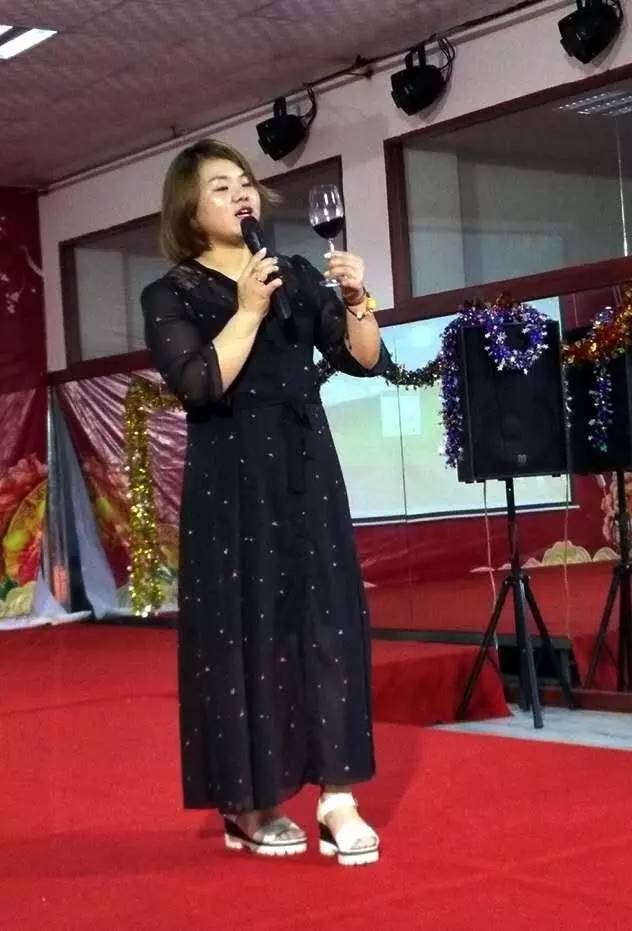 文化部长与女明星，跨界合作推动文化繁荣，文化部长携手女明星跨界合作，共促文化繁荣发展