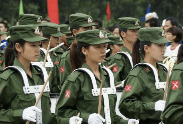 中国女兵，美丽与力量的完美结合——漂亮图片展示，中国女兵，美丽与力量的完美展现——精选图片展示