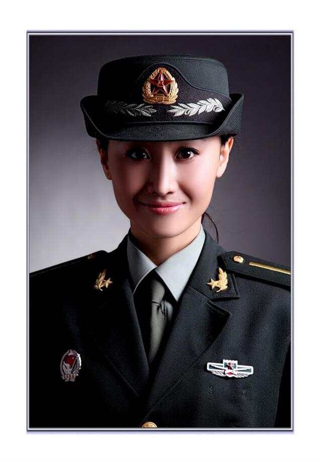 漂亮中国女兵图片——展现新时代巾帼英雄的风采，新时代巾帼英雄风采，中国女兵图片展现漂亮军魂