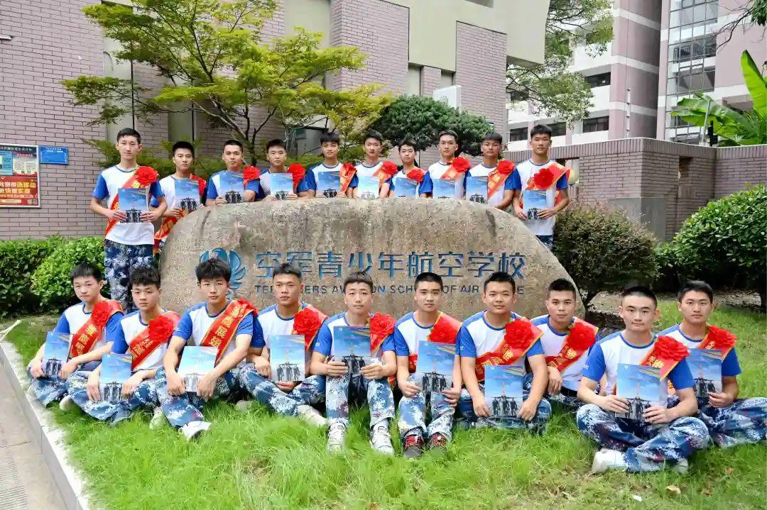 空军服装2022年新款，时尚与功能的完美结合，空军服装新款2022，时尚与功能完美融合