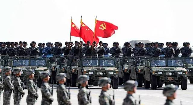 沙场阅兵现代诗，沙场阅兵，现代壮丽画卷