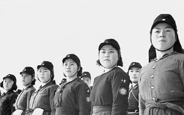 女兵帽子种类介绍，多样风格展现军威，女兵帽子种类多样，展现军威风采