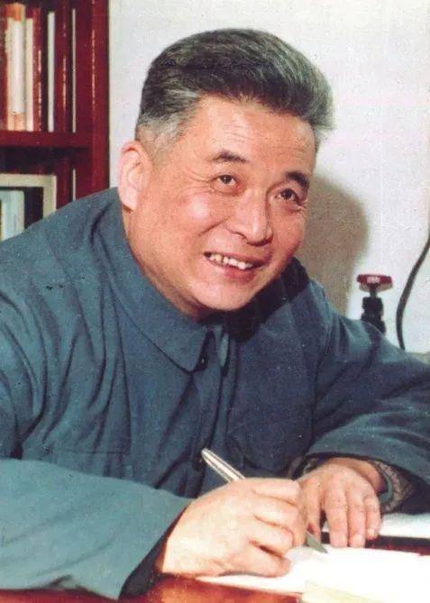邓稼先回国的故事经历——矢志不渝，光耀中华，邓稼先归国之旅，矢志不渝，光耀中华的传奇故事