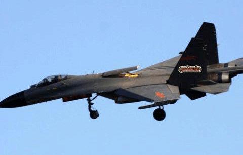 J10与J11空战，空中力量的较量，J10与J11空中对决，空中力量之战