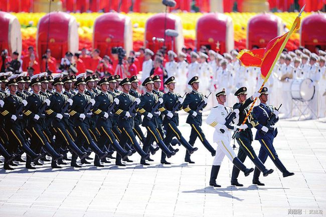 阅兵仪式上的队列方阵，一览壮丽景象，阅兵仪式上的壮观队列方阵，展现国威军威的壮丽景象