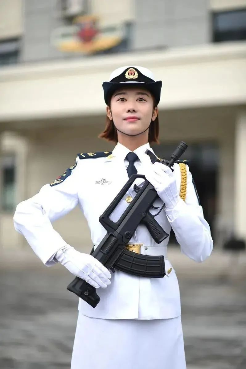 中国女兵照片高清图片——展现新时代女性的风采，中国女兵高清图片——展现新时代女性的飒爽英姿