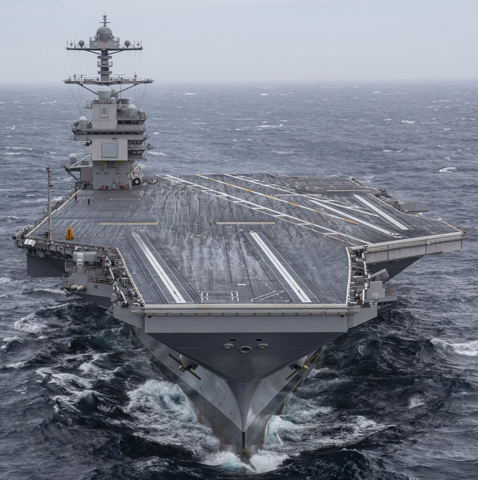 美国海军福特号航空母舰，强大的力量与先进的科技展现，美国海军福特号航空母舰，力量与科技的完美展现