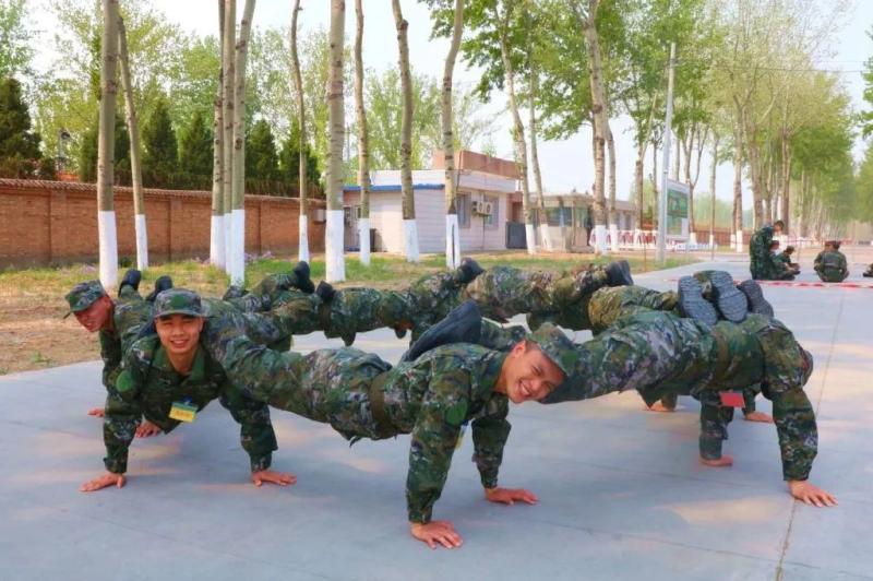 武警和解放军作训服，特点与优势分析，武警与解放军作训服特点与优势解析