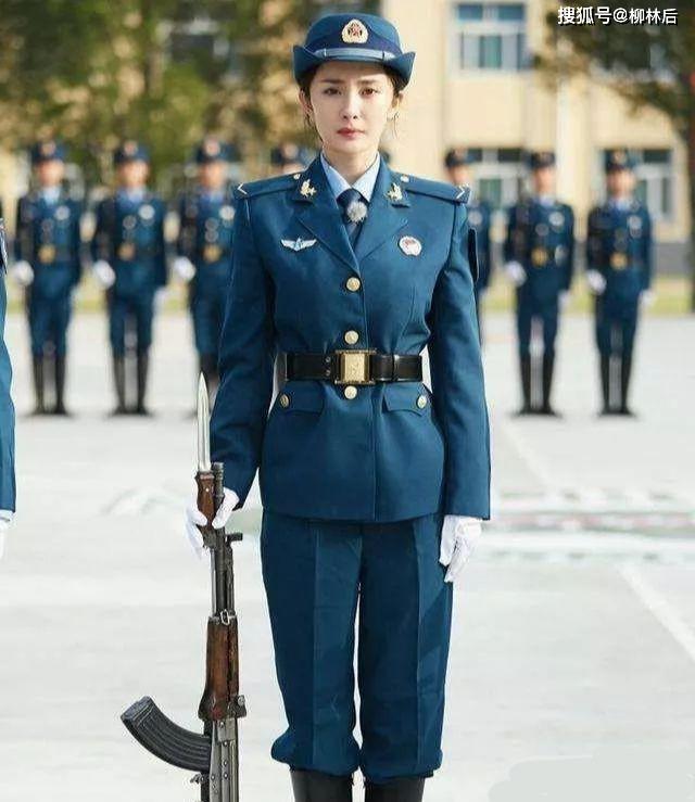 女武警军装照片，展现力量与荣耀的时刻，女武警军装风采，力量与荣耀的展现时刻