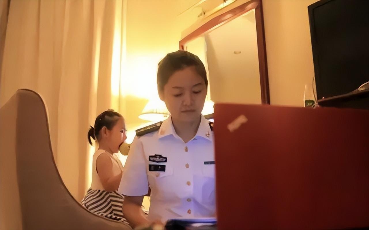 两名飞行员不幸牺牲，英雄精神永垂不朽，两名飞行员英勇牺牲，精神永垂不朽
