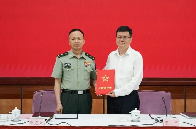 张雪峰谈人民武装学院，培养新时代武装力量的摇篮，张雪峰谈人民武装学院，新时代武装力量的摇篮培育地