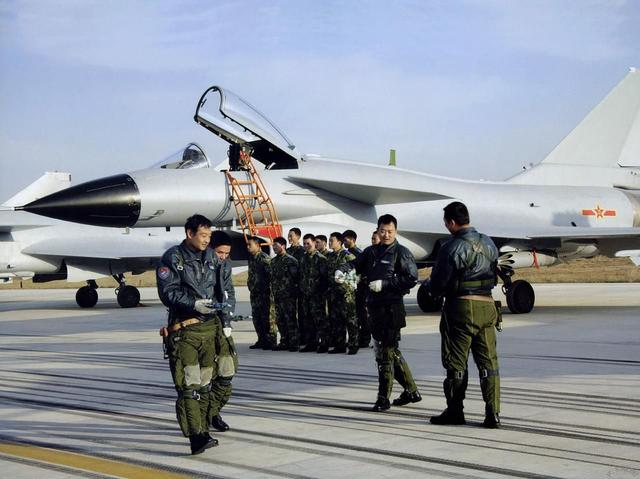 中国空军目前世界排名及其在全球军事航空领域的地位，中国空军全球排名及在全球军事航空领域的地位崛起