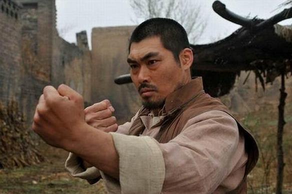 裤子里藏不下手榴弹，揭示背后的真相与警示，裤子里藏不下手榴弹，真相揭秘与警示启示