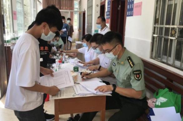 女生当兵检查身体需要关注的部位与注意事项，女生当兵体检重点关注部位与注意事项