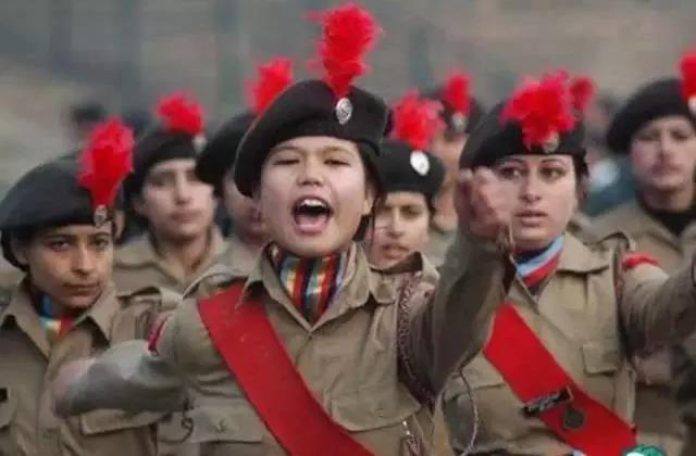 各国阅兵式口号，展现国家力量与荣耀，各国阅兵式口号，彰显国家力量与荣耀时刻