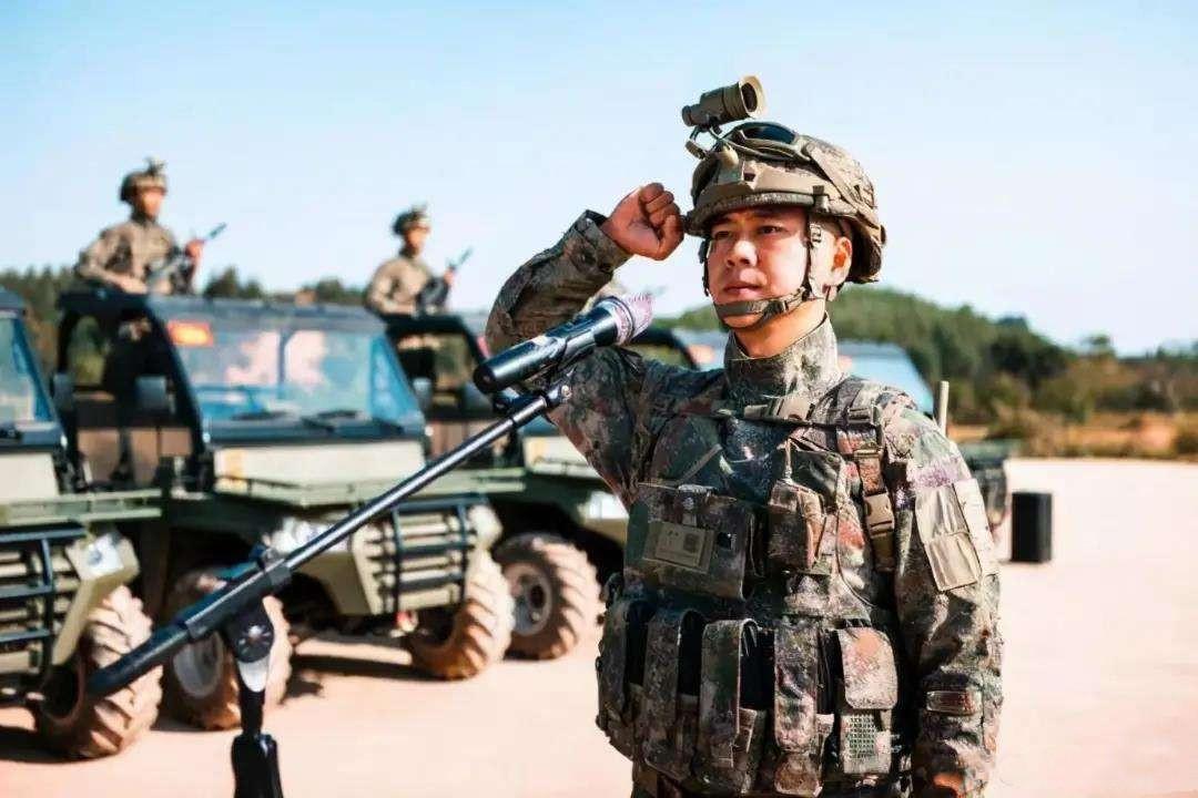 解放军星空迷彩服图片大全，展现新时代军威风采，解放军星空迷彩服展现新时代军威风采图片大全