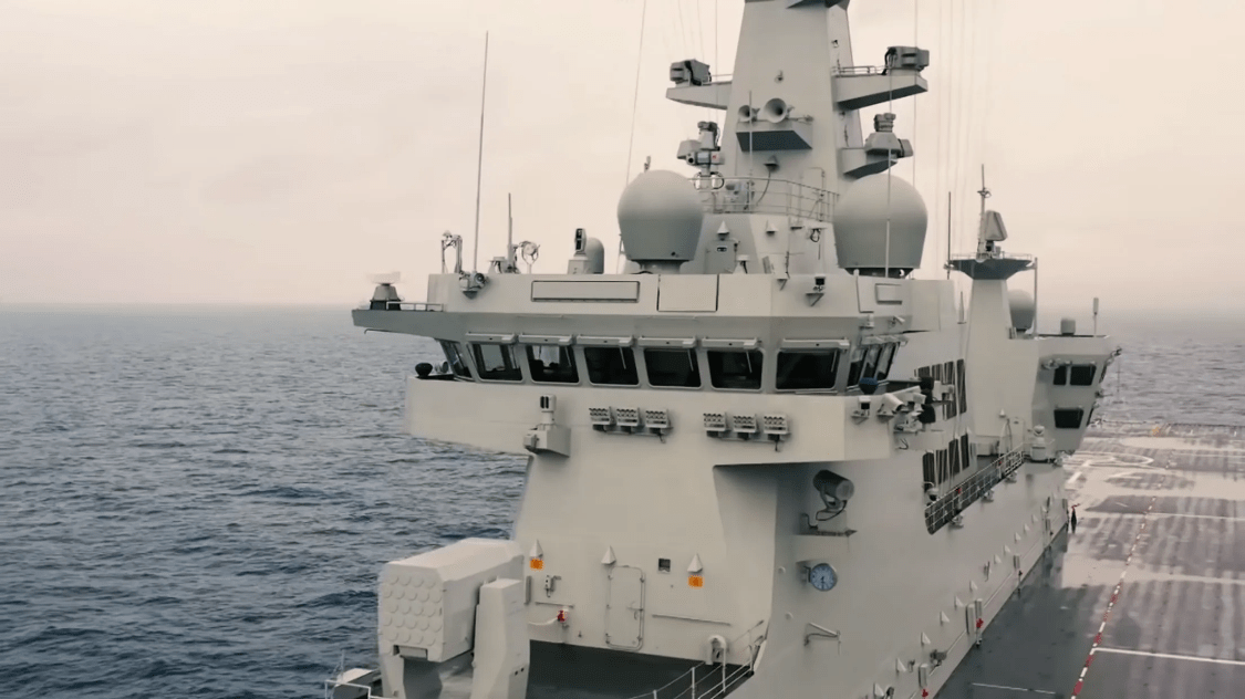 中国海军的新锐力量，075型两栖攻击舰海南号，中国海军新锐力量，海南号075型两栖攻击舰亮相