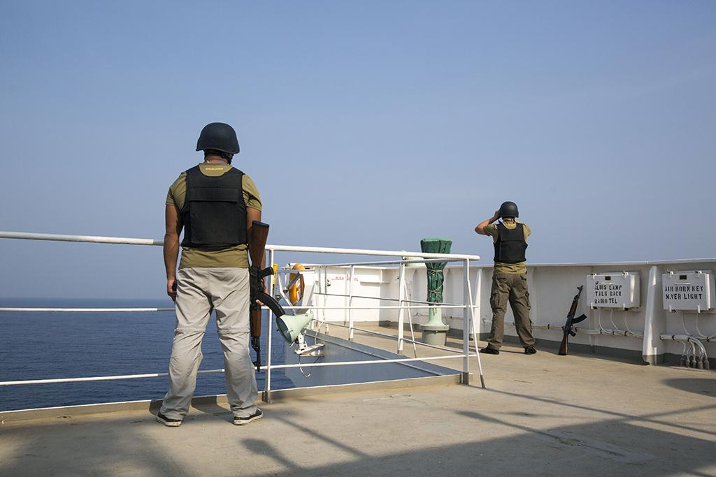 中国海军实弹打击海盗，捍卫海洋安全的重要行动，中国海军实弹打击海盗行动，捍卫海洋安全的重要战役