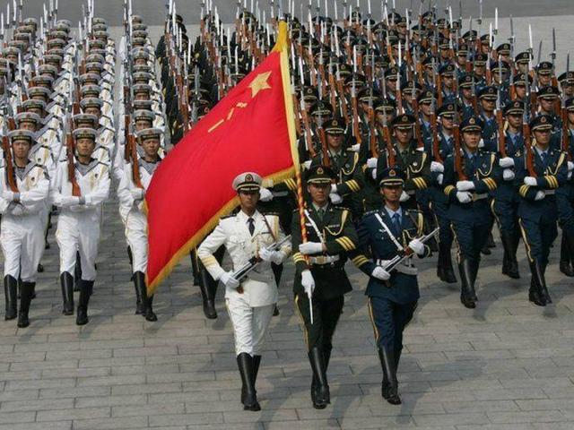 三军仪仗队图片素材黑色背景介绍，三军仪仗队图片素材，黑色背景介绍及赏析