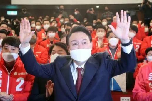文在寅宣布解散国家紧急状态，重塑国家治理体系的重大决策，文在寅宣布重塑国家治理体系，解散国家紧急状态决策重磅出炉