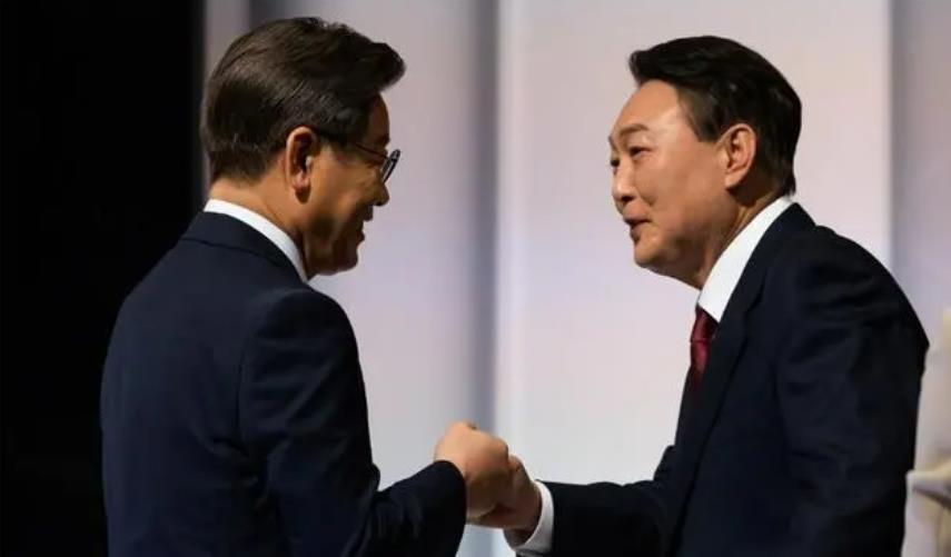 文在寅就李在明遇袭事件发声，政治暴力不容姑息，呼吁社会安定与正义，文在寅就李在明遇袭事件发声，强烈反对政治暴力，呼吁社会安定与正义