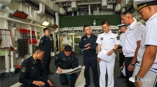 国防部宣布，海军舰艇编队即将访问香港，深化两地军事交流与合作，海军舰艇编队访港，深化军事交流与合作