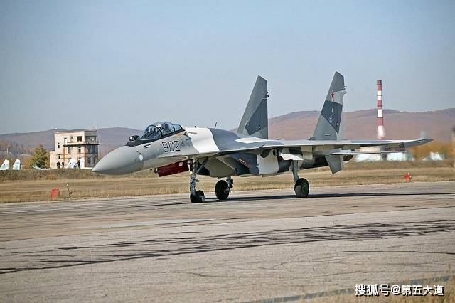 歼-20与苏-35，两大顶尖战机的性能对比，歼-20与苏-35顶尖战机性能对比解析