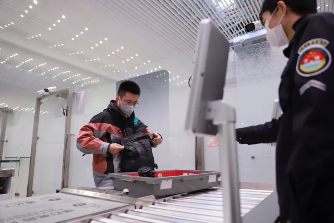 飞机安检，确保航空安全的重要一环，飞机安检，航空安全的关键保障措施