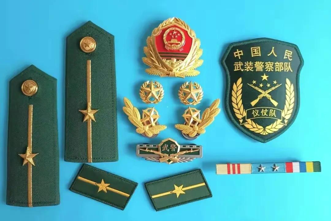 武警常服照片，展现军容风采与荣誉的象征，武警常服照片，展现军容风采与荣誉的标志性象征