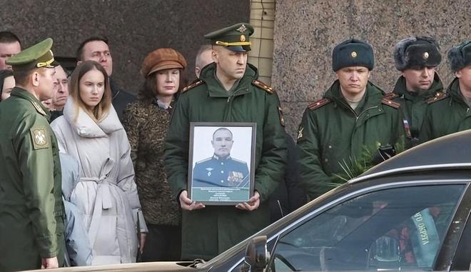 普京接见阵亡士兵母亲，致敬英雄与母爱的交汇点，普京接见阵亡士兵母亲，英雄与母爱的崇高时刻