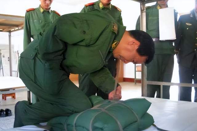 丁晓兵儿子丁涛军衔，传承与荣耀的印记，传承与荣耀，丁晓兵儿子丁涛的军衔印记