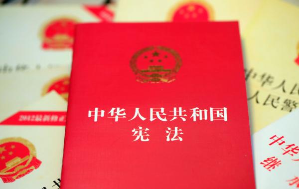 超越宪法框架下的制度制定，探究其可能性与必要性，超越宪法框架的制度制定，探究可能性与必要性