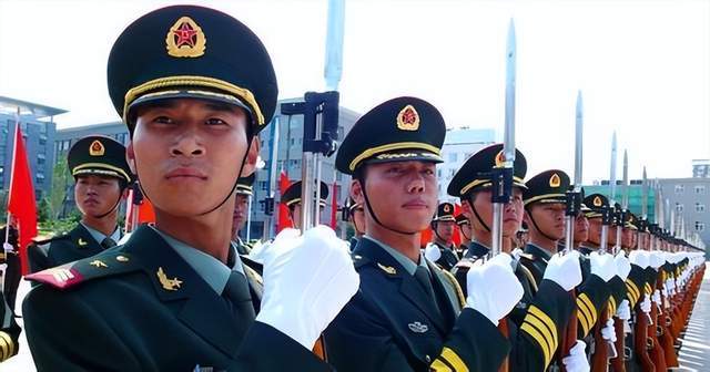 军官帽子与士兵帽子之间的区别，深度解析两者差异，军官与士兵帽子差异深度解析，探究两者帽子的独特之处