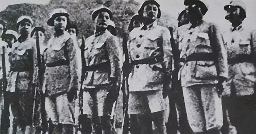 白求恩医疗方队中的受阅女兵，时代之光照亮医疗荣耀之路，白求恩医疗方队中的女兵，时代之光照亮荣耀之路